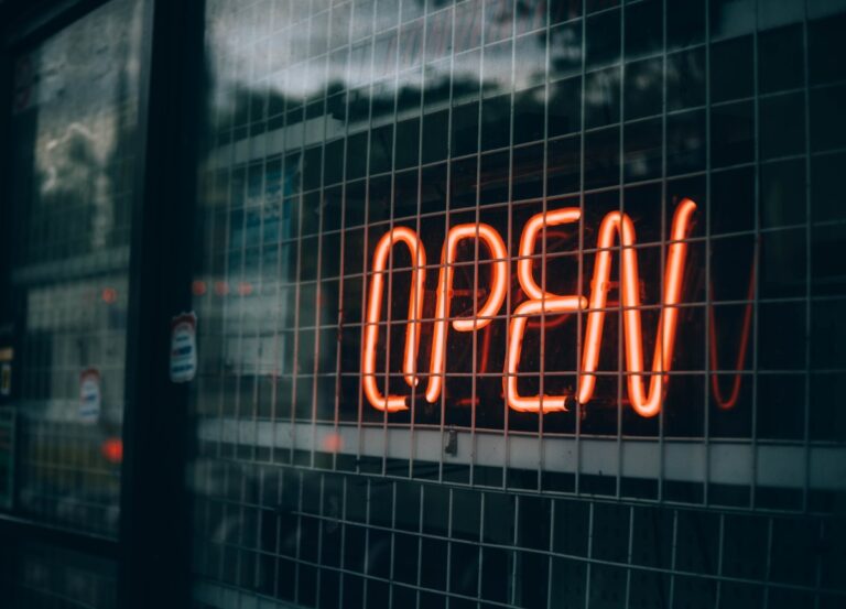j-lD_unsplash_crisis-marketing-in-retail_TINT_Future-of-Marketing