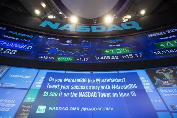 NASDAQ_user-generated-content-social-wall